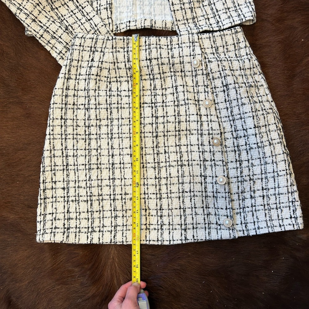 Chic & classic Cream and Black tweed Women's jacket & skirt - Picture 4 of 8